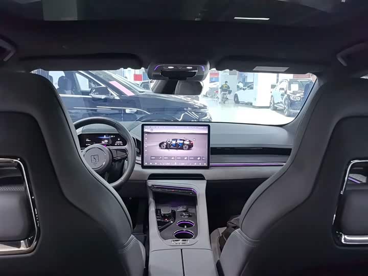 Фото 17 - Zeekr 001