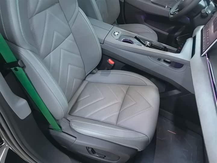 Фото 24 - Zeekr 001