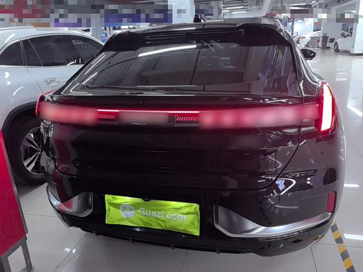 Фото 6 - Zeekr 001