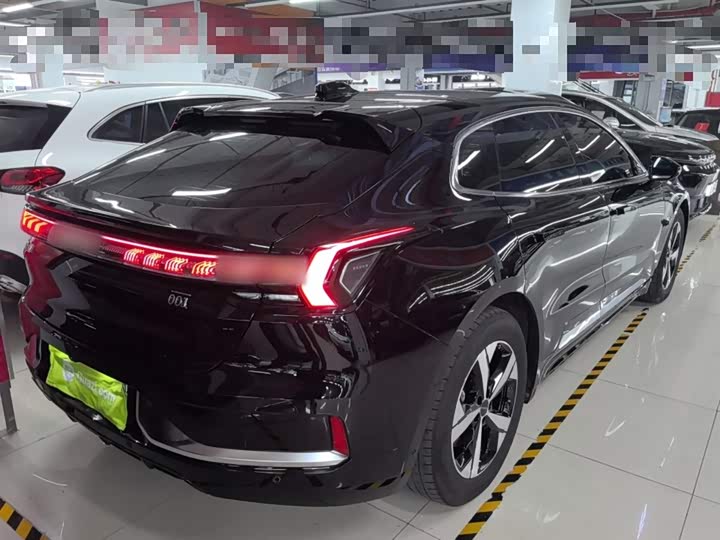 Фото 7 - Zeekr 001