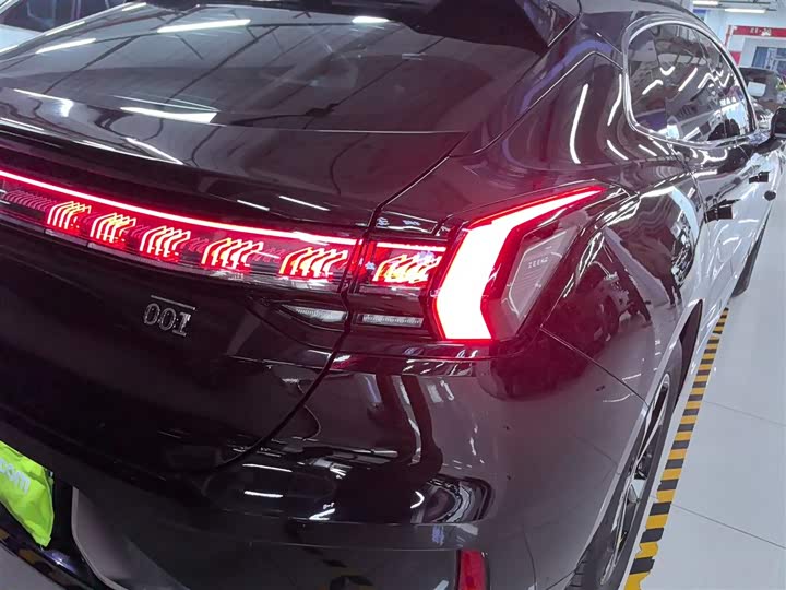 Фото 8 - Zeekr 001