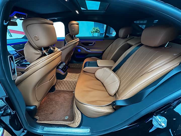 Фото 13 - Mercedes-Benz S-Class