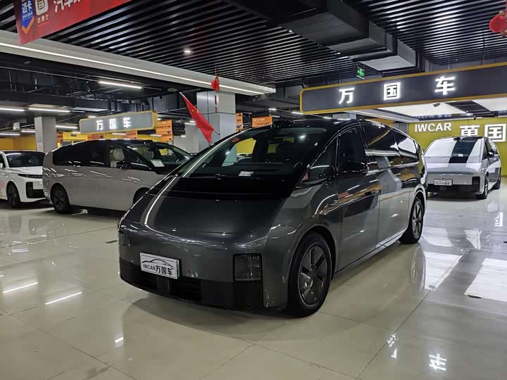 Фото 1 - LiXiang Mega