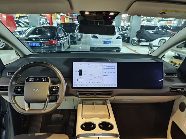 Фото 6 - LiXiang Mega