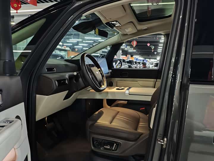 Фото 7 - LiXiang Mega