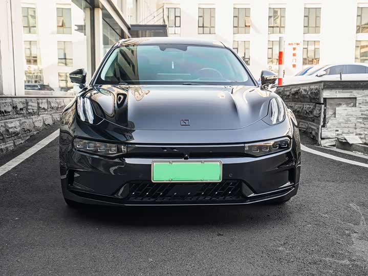 Фото 2 - Zeekr 001