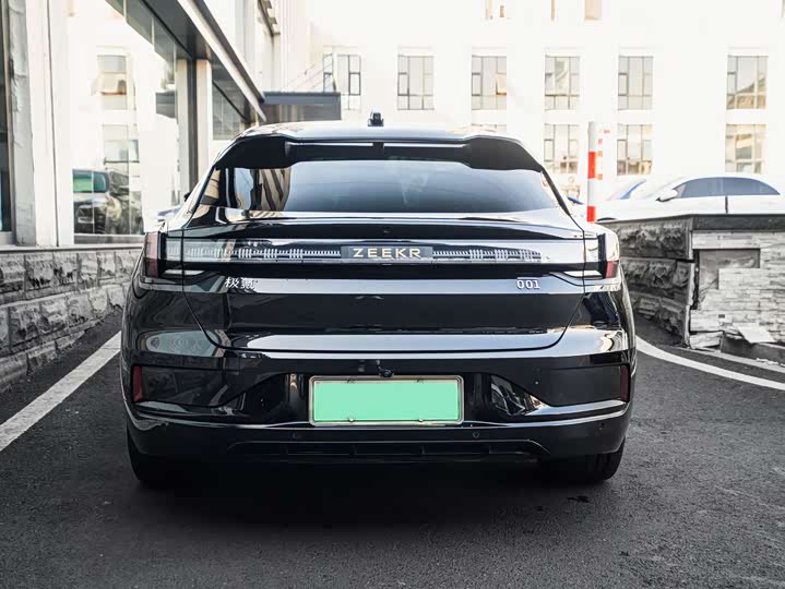 Фото 4 - Zeekr 001