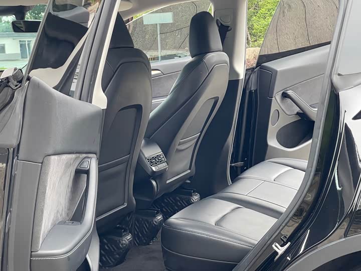 Фото 11 - Tesla Model Y