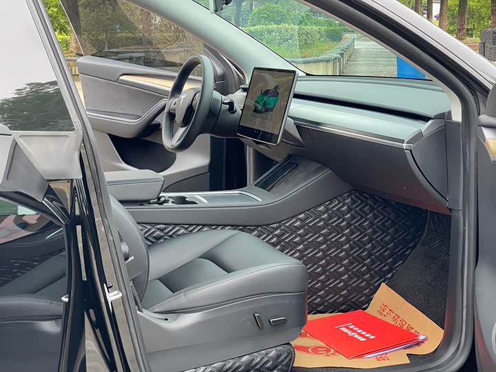 Фото 13 - Tesla Model Y