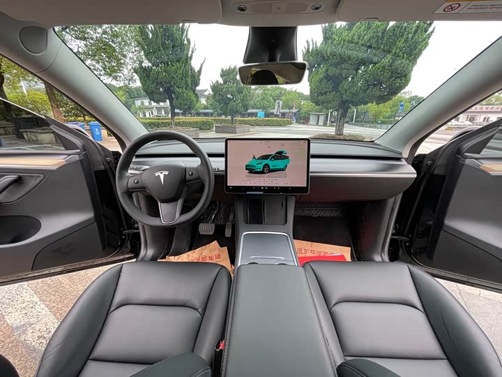 Фото 14 - Tesla Model Y