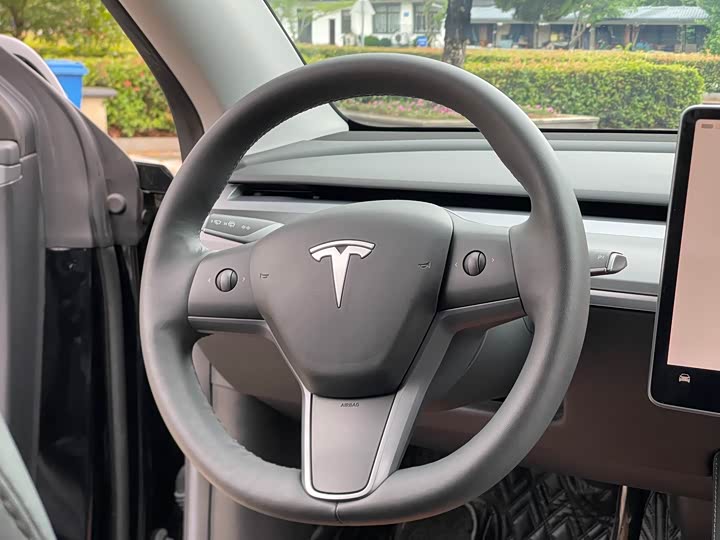 Фото 15 - Tesla Model Y