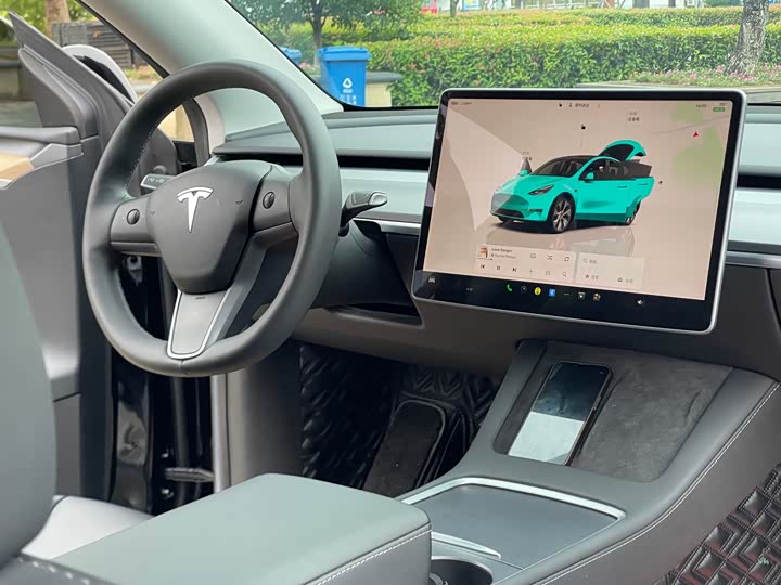 Фото 17 - Tesla Model Y