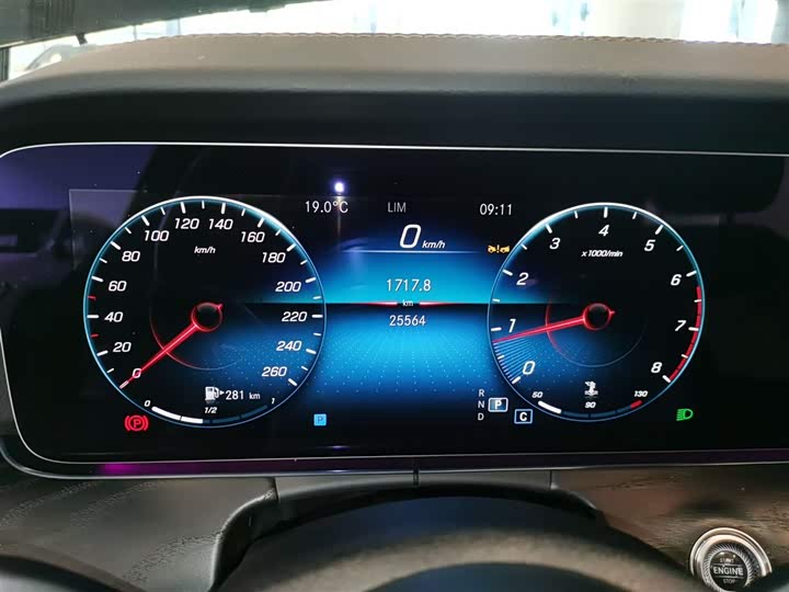 Фото 12 - Mercedes-Benz E-Class