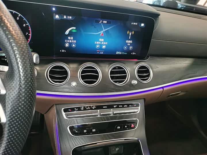 Фото 13 - Mercedes-Benz E-Class