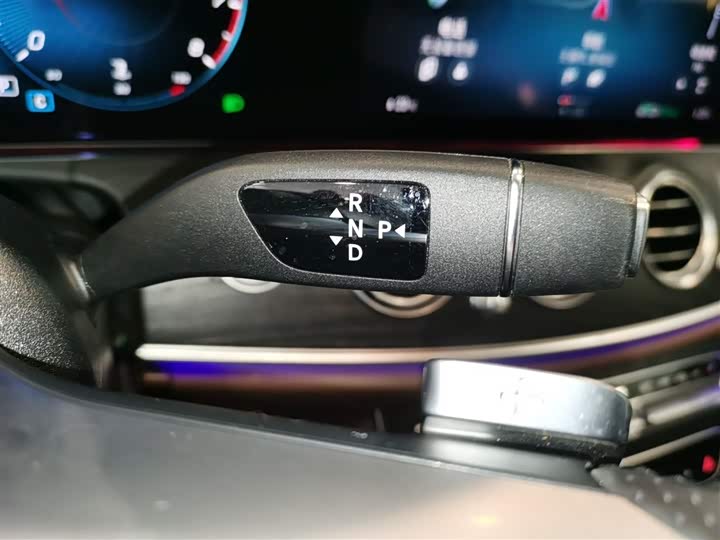 Фото 14 - Mercedes-Benz E-Class