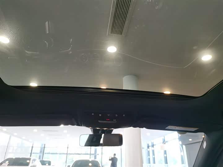 Фото 18 - Mercedes-Benz E-Class