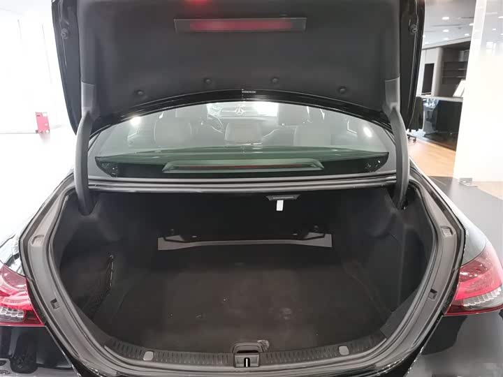 Фото 19 - Mercedes-Benz E-Class