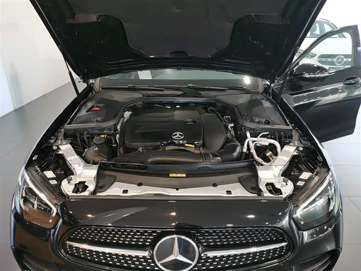 Фото 20 - Mercedes-Benz E-Class