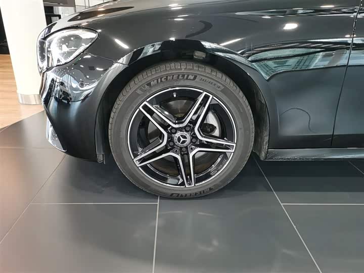 Фото 23 - Mercedes-Benz E-Class