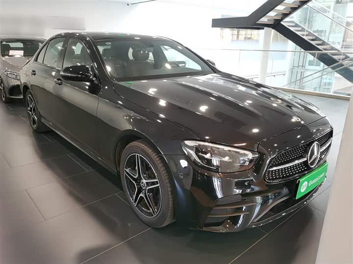 Фото 4 - Mercedes-Benz E-Class