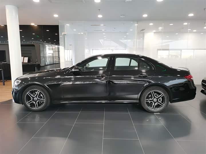 Фото 5 - Mercedes-Benz E-Class