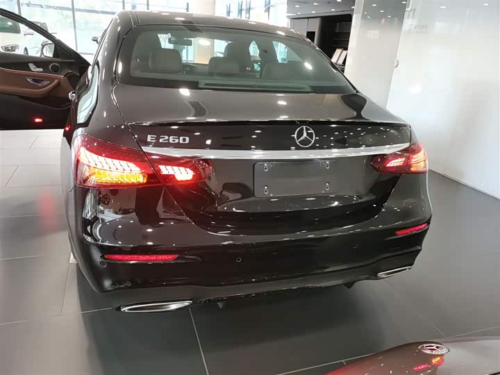 Фото 6 - Mercedes-Benz E-Class