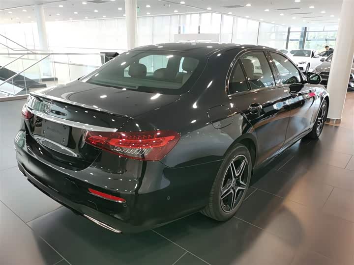 Фото 7 - Mercedes-Benz E-Class