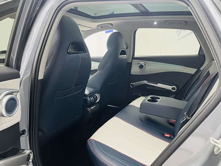 Фото 10 - BYD Yuan Plus