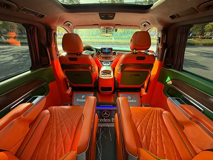 Фото 14 - Mercedes-Benz V-Class