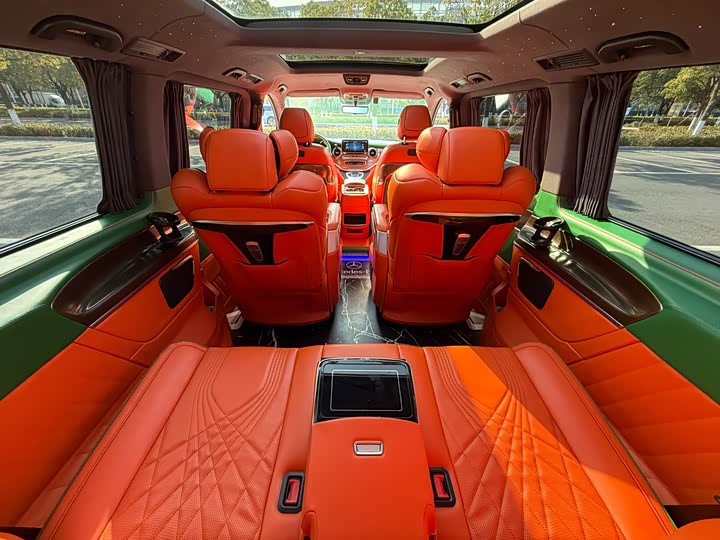 Фото 15 - Mercedes-Benz V-Class