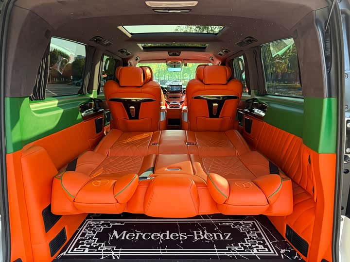 Фото 16 - Mercedes-Benz V-Class