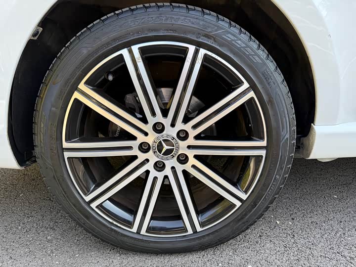 Фото 17 - Mercedes-Benz V-Class