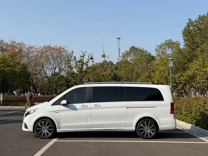 Фото 7 - Mercedes-Benz V-Class