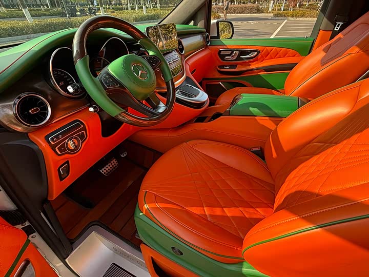 Фото 8 - Mercedes-Benz V-Class