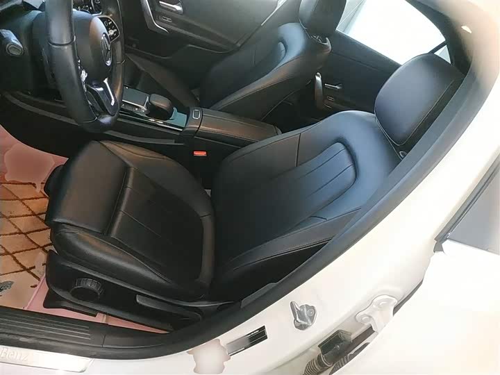 Фото 15 - Mercedes-Benz A-Class