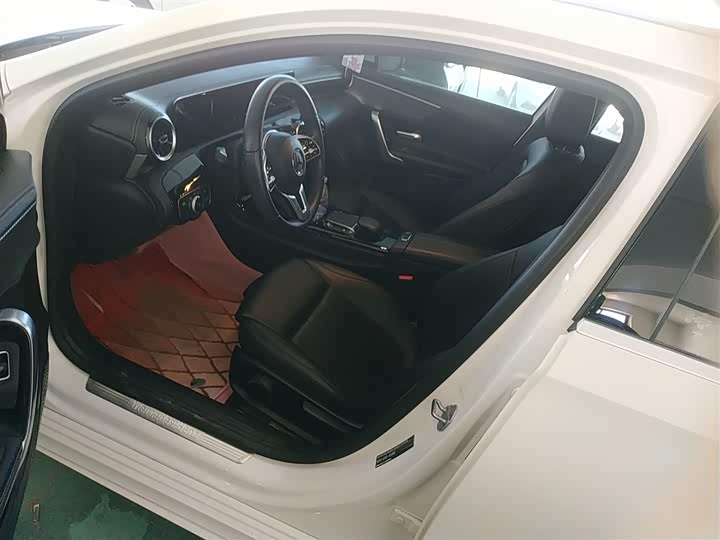 Фото 16 - Mercedes-Benz A-Class