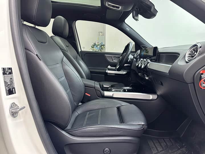 Фото 14 - Mercedes-Benz EQB