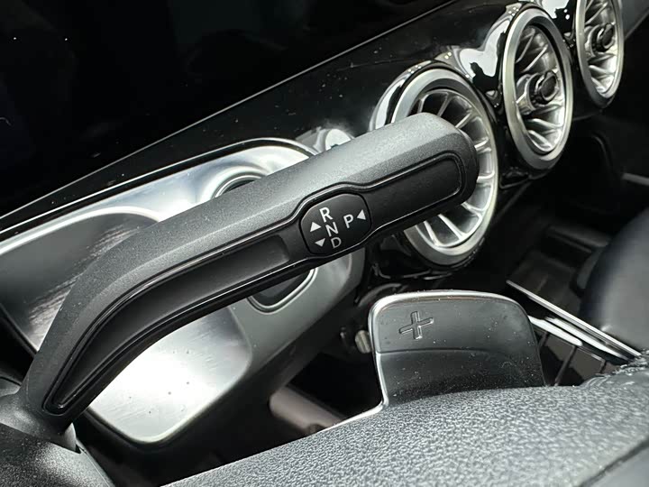 Фото 19 - Mercedes-Benz EQB