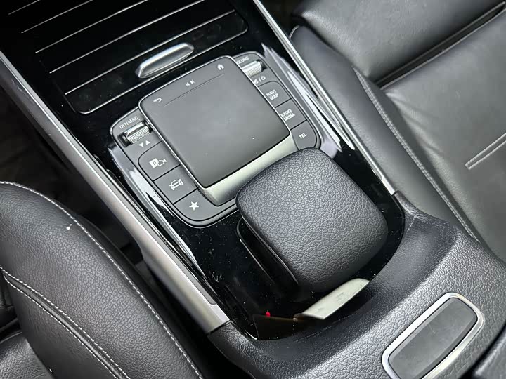 Фото 20 - Mercedes-Benz EQB