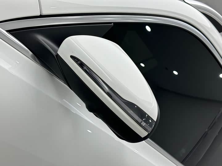 Фото 24 - Mercedes-Benz EQB