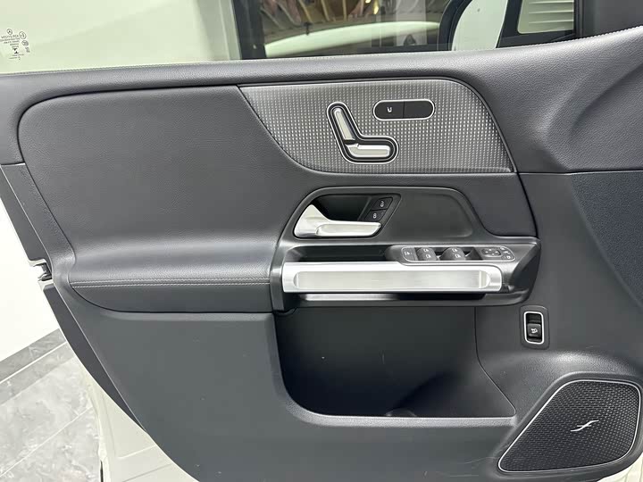 Фото 26 - Mercedes-Benz EQB