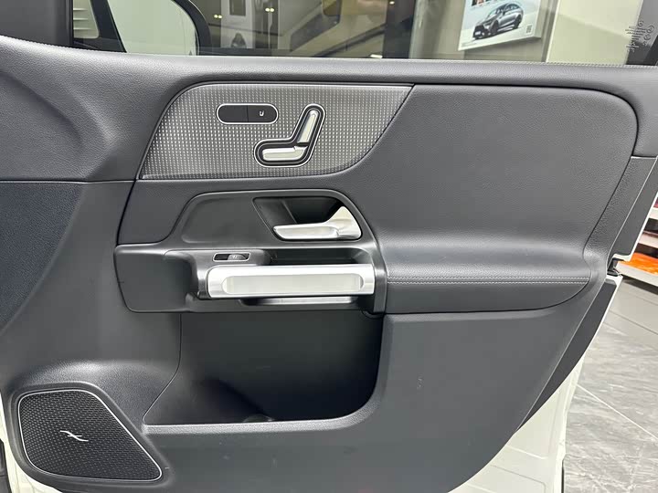 Фото 28 - Mercedes-Benz EQB