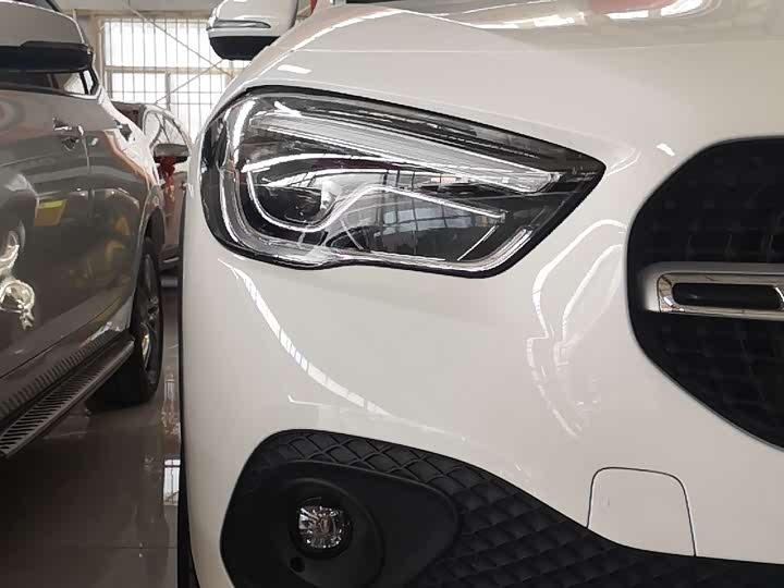 Фото 10 - Mercedes-Benz GLA-Class