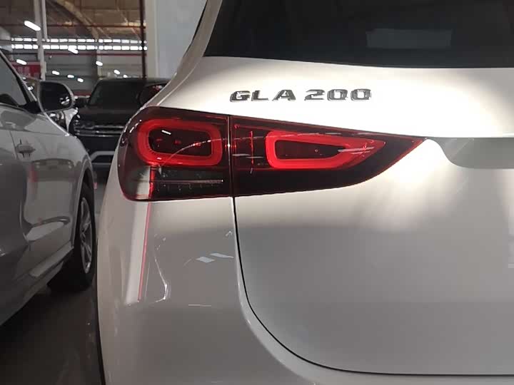 Фото 11 - Mercedes-Benz GLA-Class