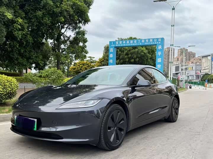 Фото 1 - Tesla Model 3