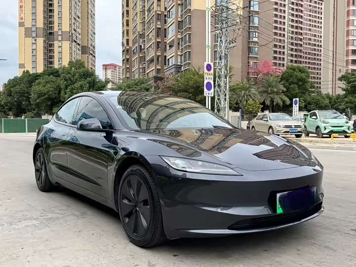 Фото 3 - Tesla Model 3
