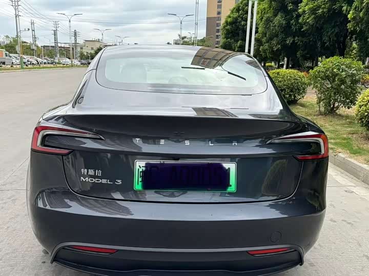 Фото 8 - Tesla Model 3