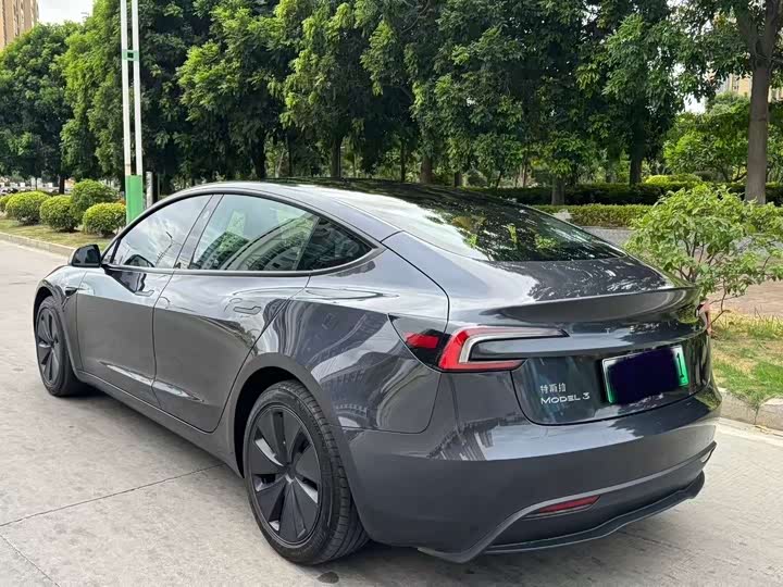 Фото 9 - Tesla Model 3