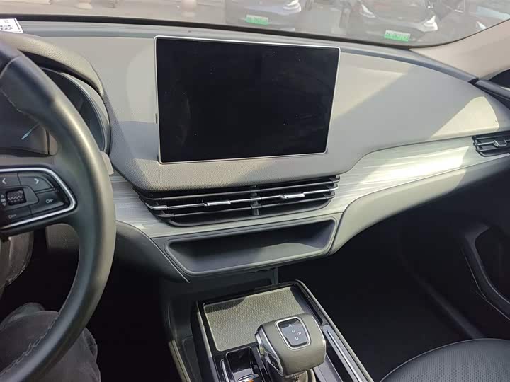 Фото 13 - Hongqi E-QM5