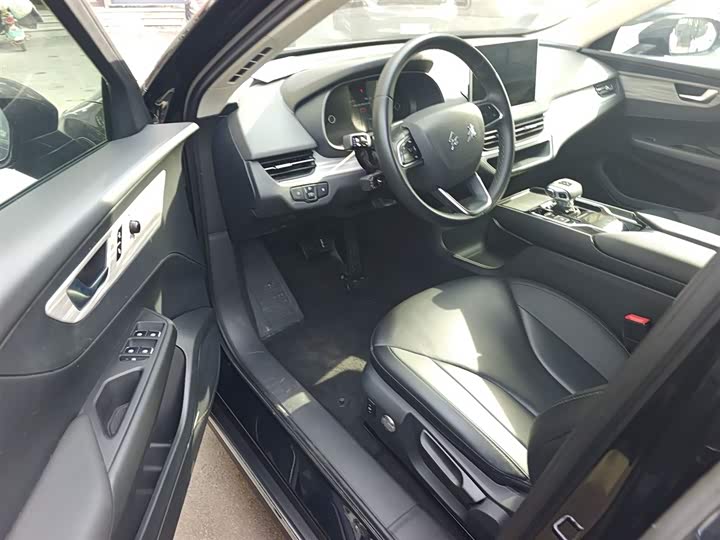 Фото 15 - Hongqi E-QM5